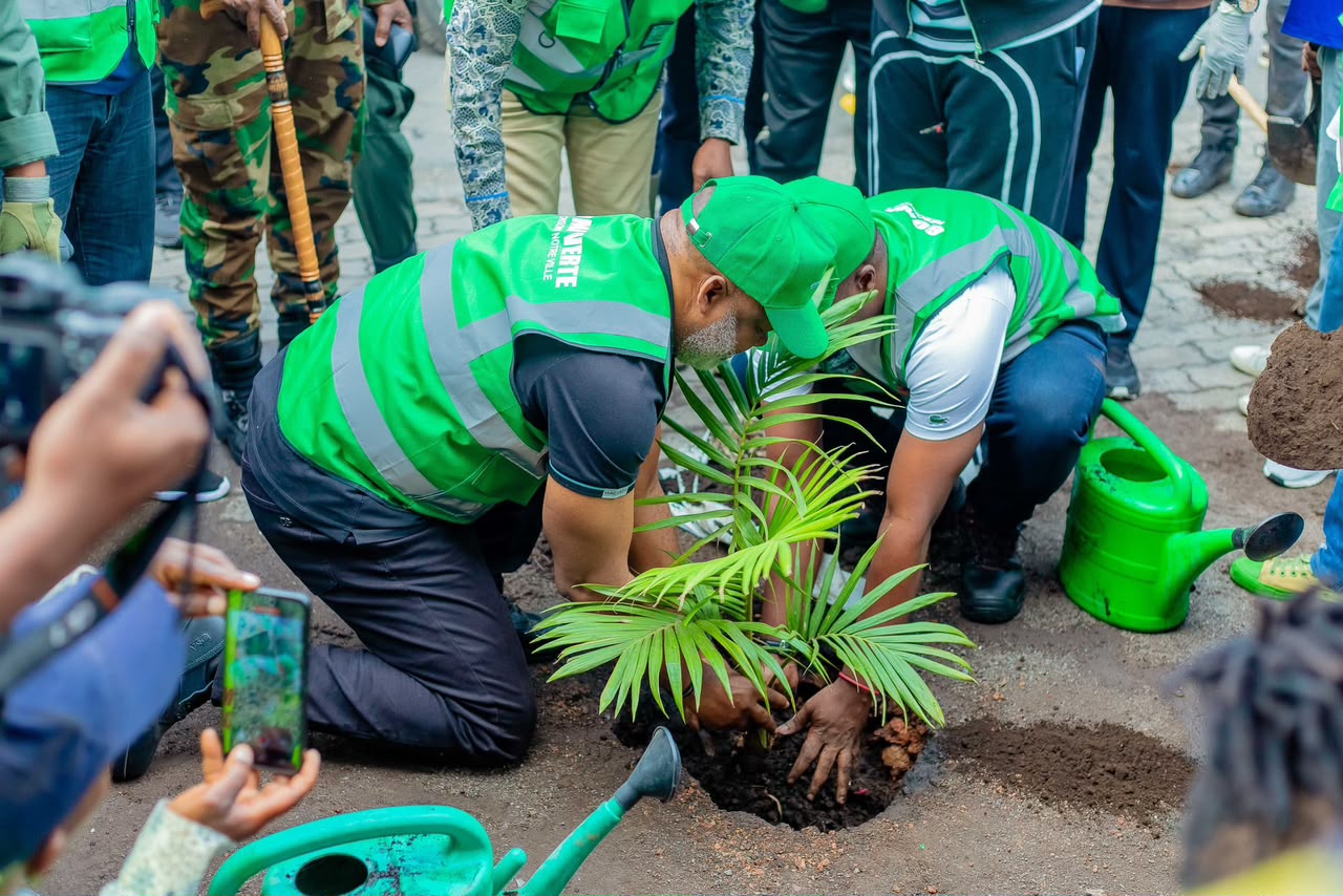 Malgré les sanctions américaines, Corneille Nangaa plante des arbres à Goma et semble se moquer de tout.